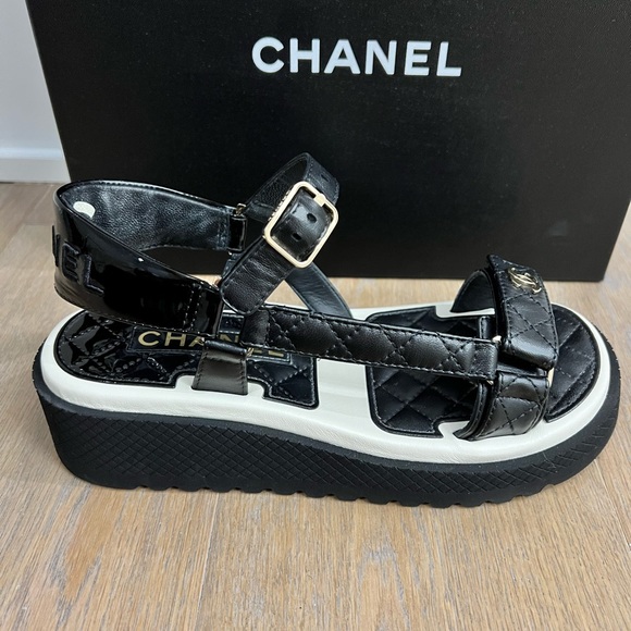 Chanel 2022 “Road to the Sun” sandal - Picture 3 of 13